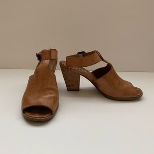 6.5 Paul Green Tan Leather Peep Toe Mules